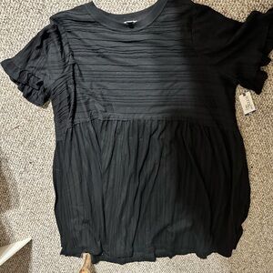 Never worn!!!  It’s knee length and I am 5.5